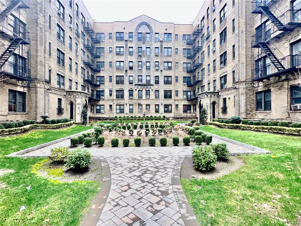 2075 Wallace Ave, Bronx, NY 10462, USA property photo