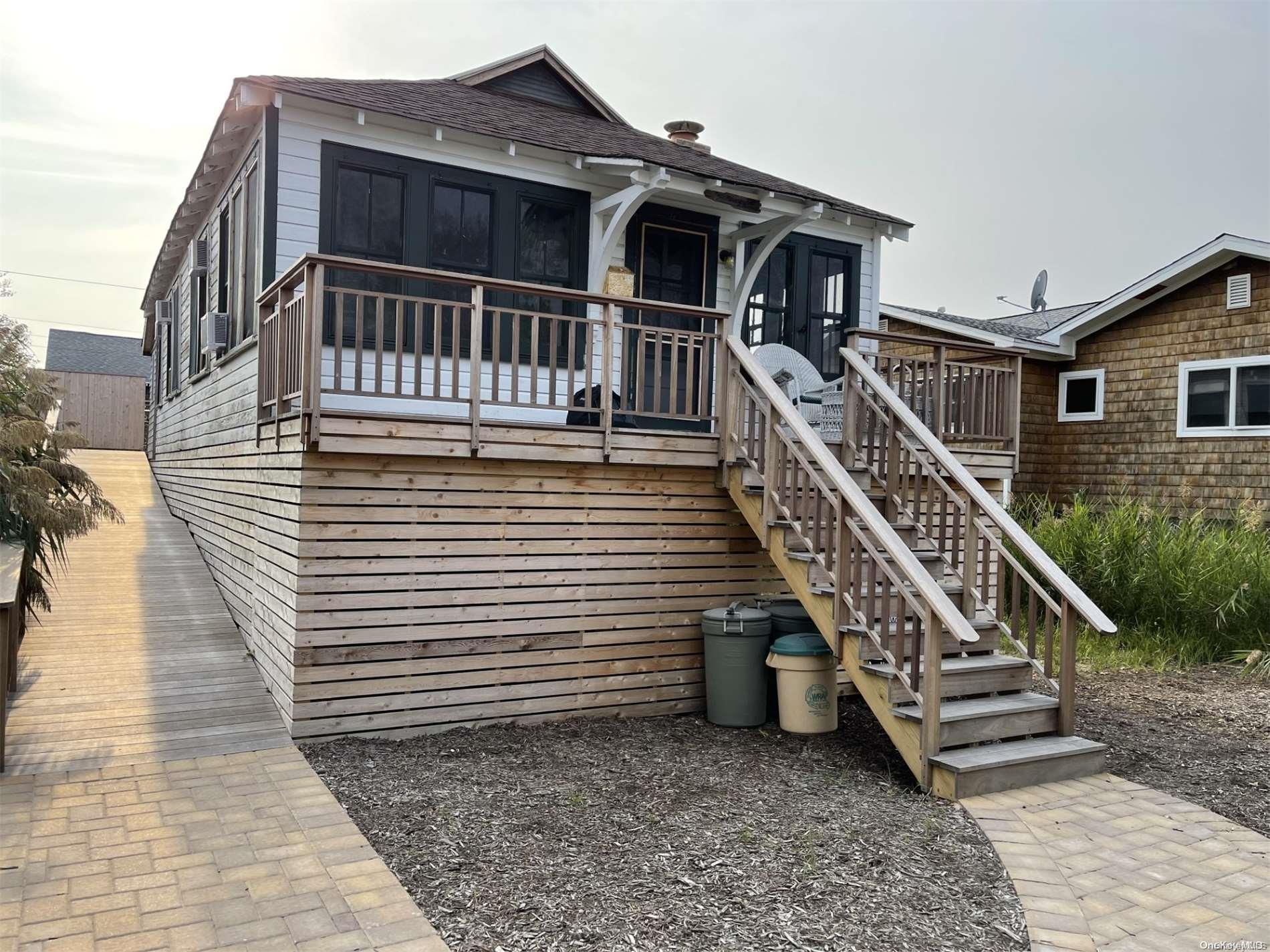 315 Wilmot Rd, Ocean Beach, NY 11770, USA property photo
