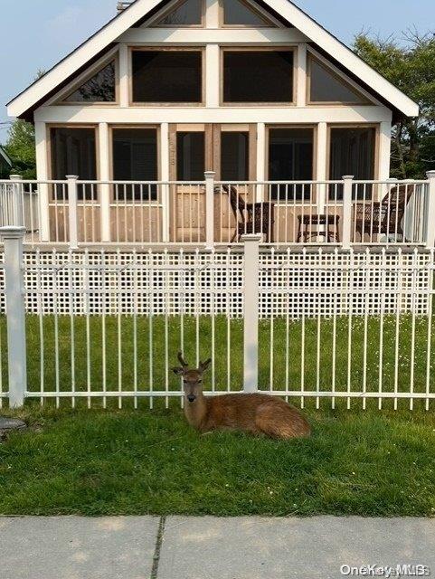 178 Wilmot Rd, Ocean Beach, NY 11770, USA property photo