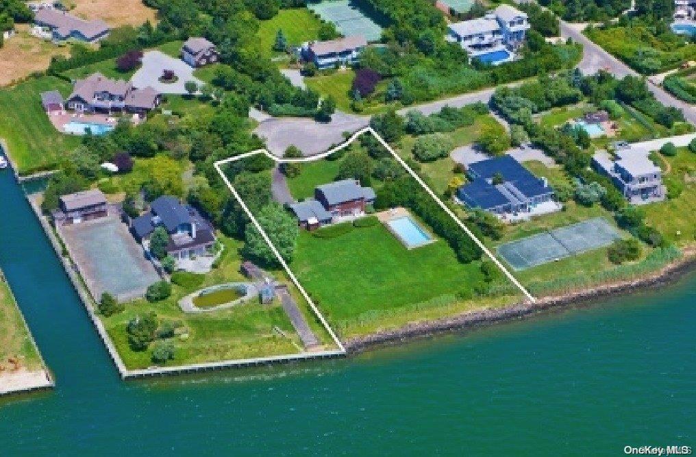 5 Bayberry Ln, Remsenburg-Speonk, NY 11942, USA property photo
