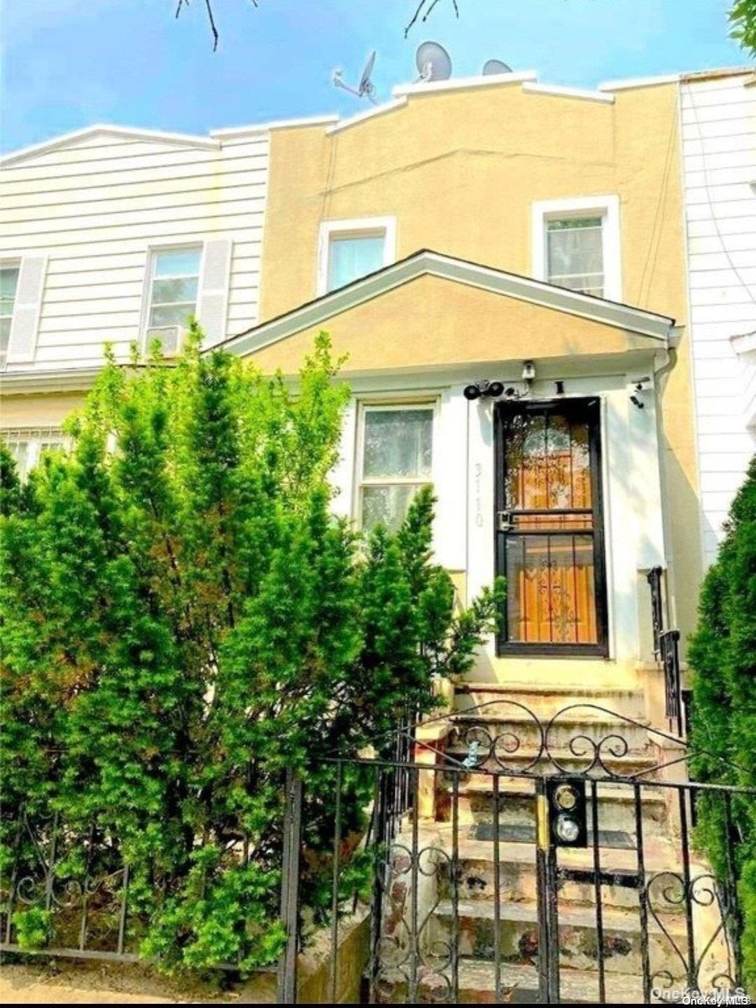 31-10 95th St, Flushing, NY 11369, USA property photo
