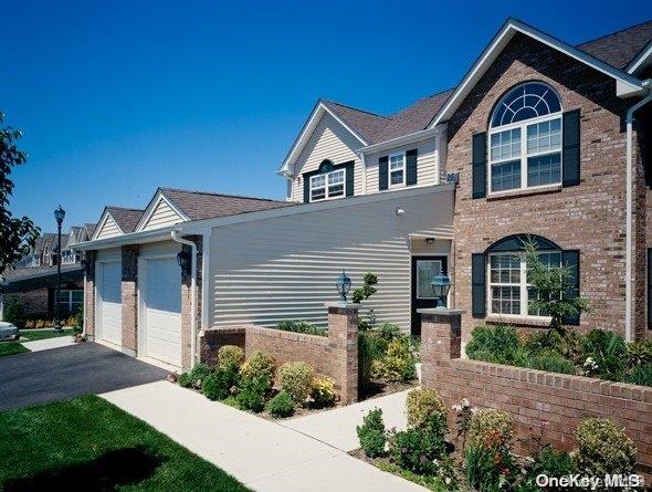 185 Overlook Dr, Farmingville, NY 11738, USA property photo