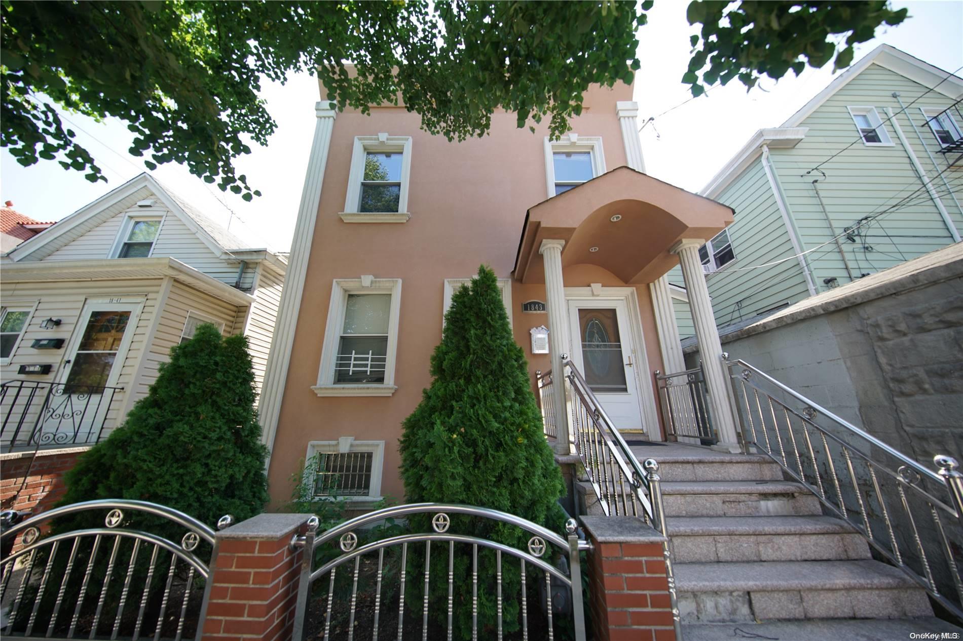 18-43 124th St, Flushing, NY 11356, USA property photo