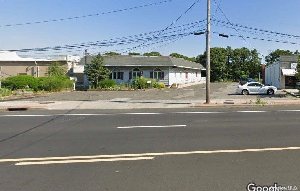 911 Montauk Hwy, Shirley, NY 11967, USA property photo