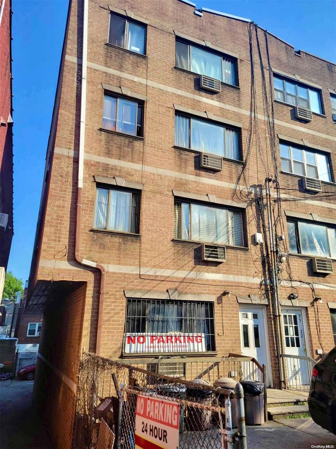 95-24 42nd Ave, Flushing, NY 11373, USA property photo