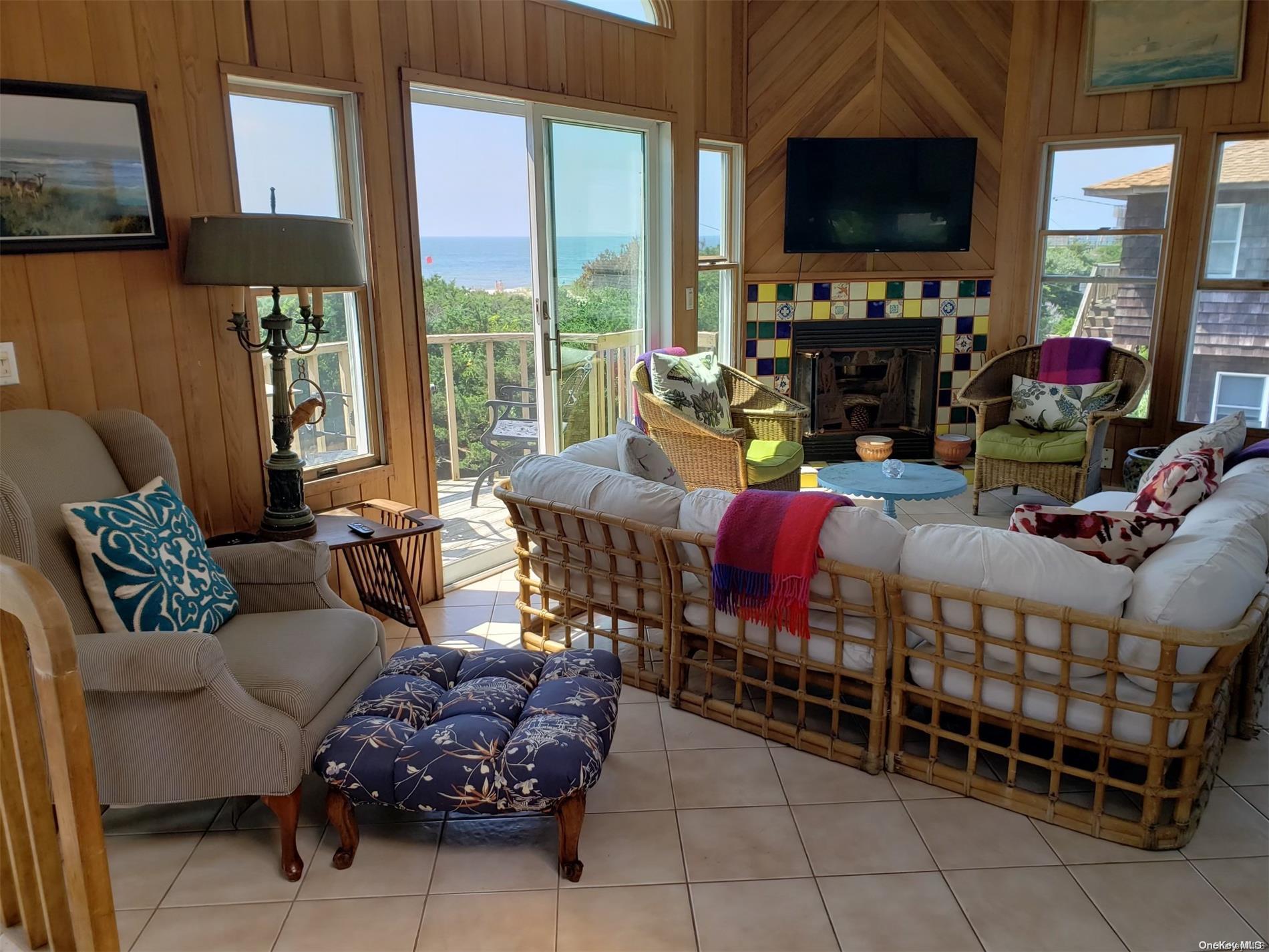 863 Evergreen Ave, Ocean Beach, NY 11770, USA property photo