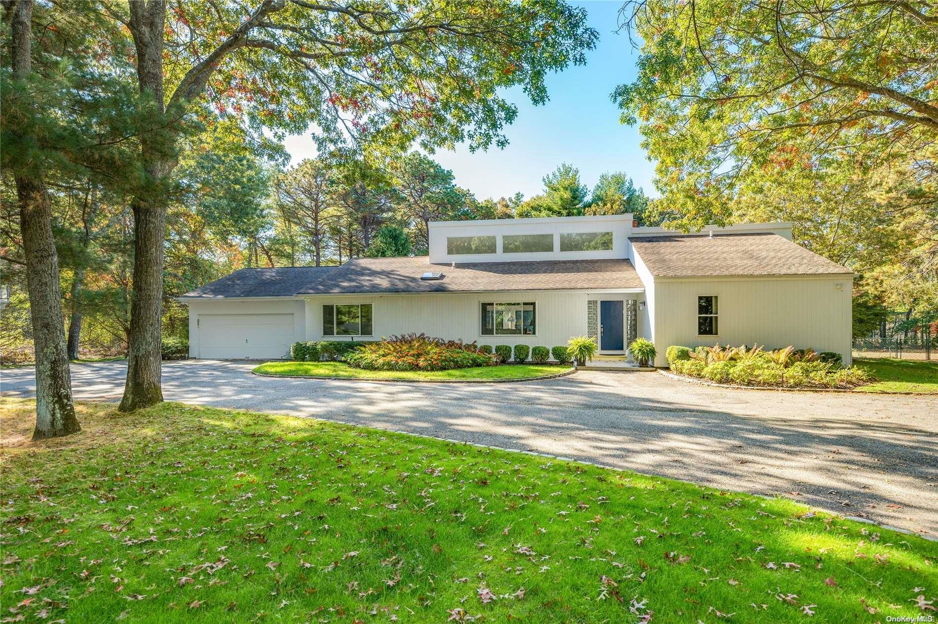 1 Whippoorwill Ct, East Quogue, NY 11942, USA property photo