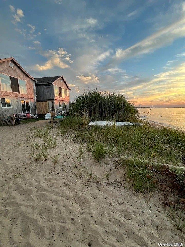 49 Bayview Ave, Ocean Beach, NY 11770, USA property photo