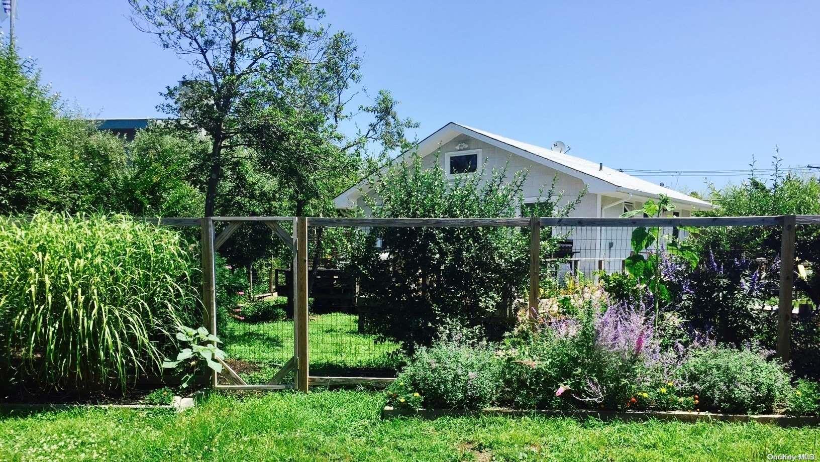 18 Erie St, Ocean Beach, NY 11770, USA property photo