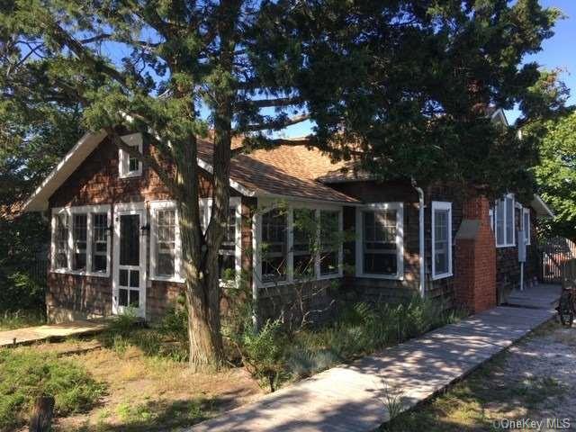 97 Bungalow Ln, Ocean Beach, NY 11770, USA property photo