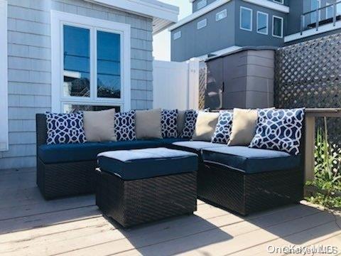 63 Thompson Ave, Bay Shore, NY 11706, USA property photo