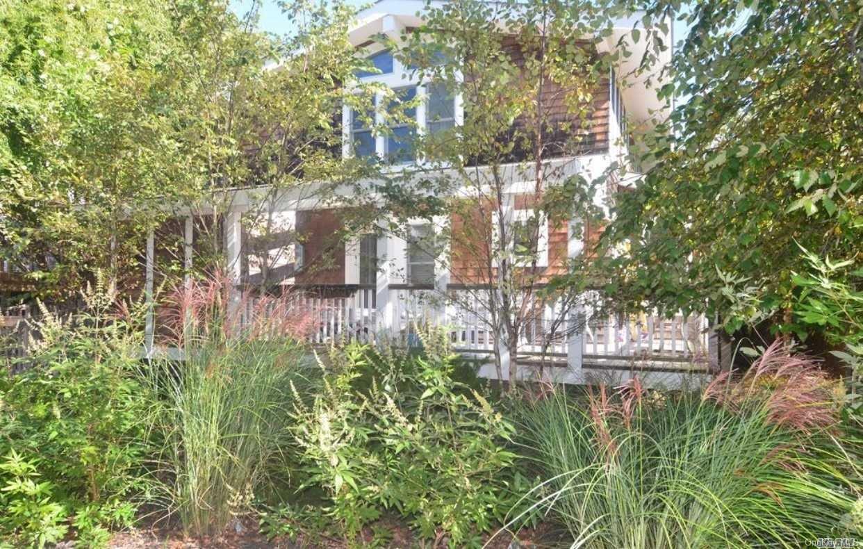 207 Wilmot Rd, Ocean Beach, NY 11770, USA property photo