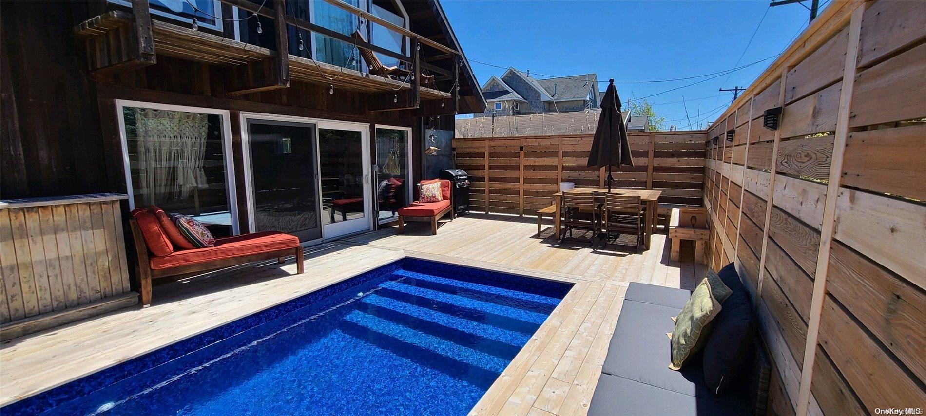 17 Bungalow Ln, Ocean Beach, NY 11770, USA property photo