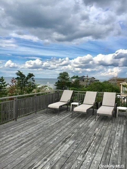 320 Frigate Rdw, Ocean Beach, NY 11770, USA property photo