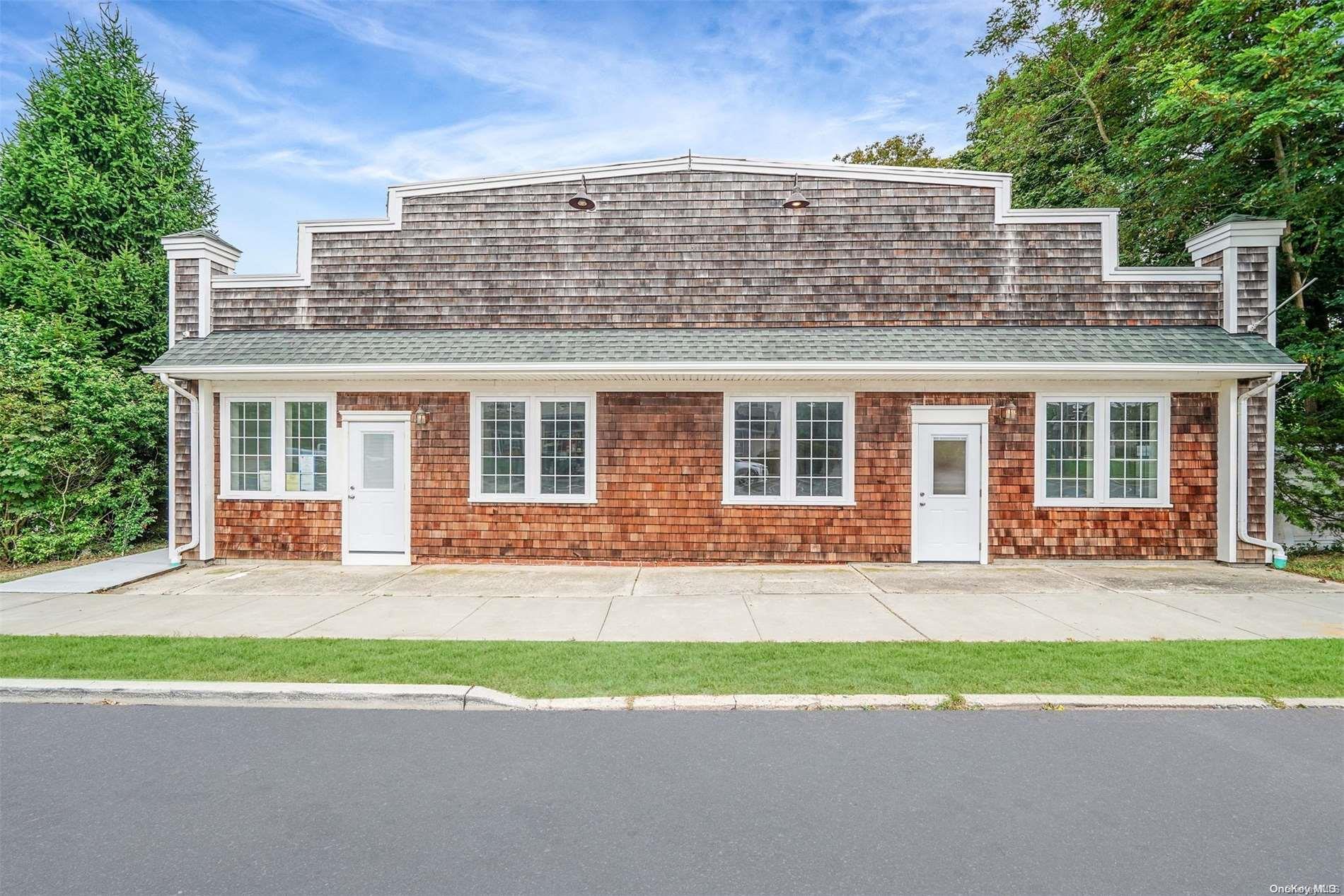 533 Montauk Hwy, East Moriches, NY 11940, USA property photo