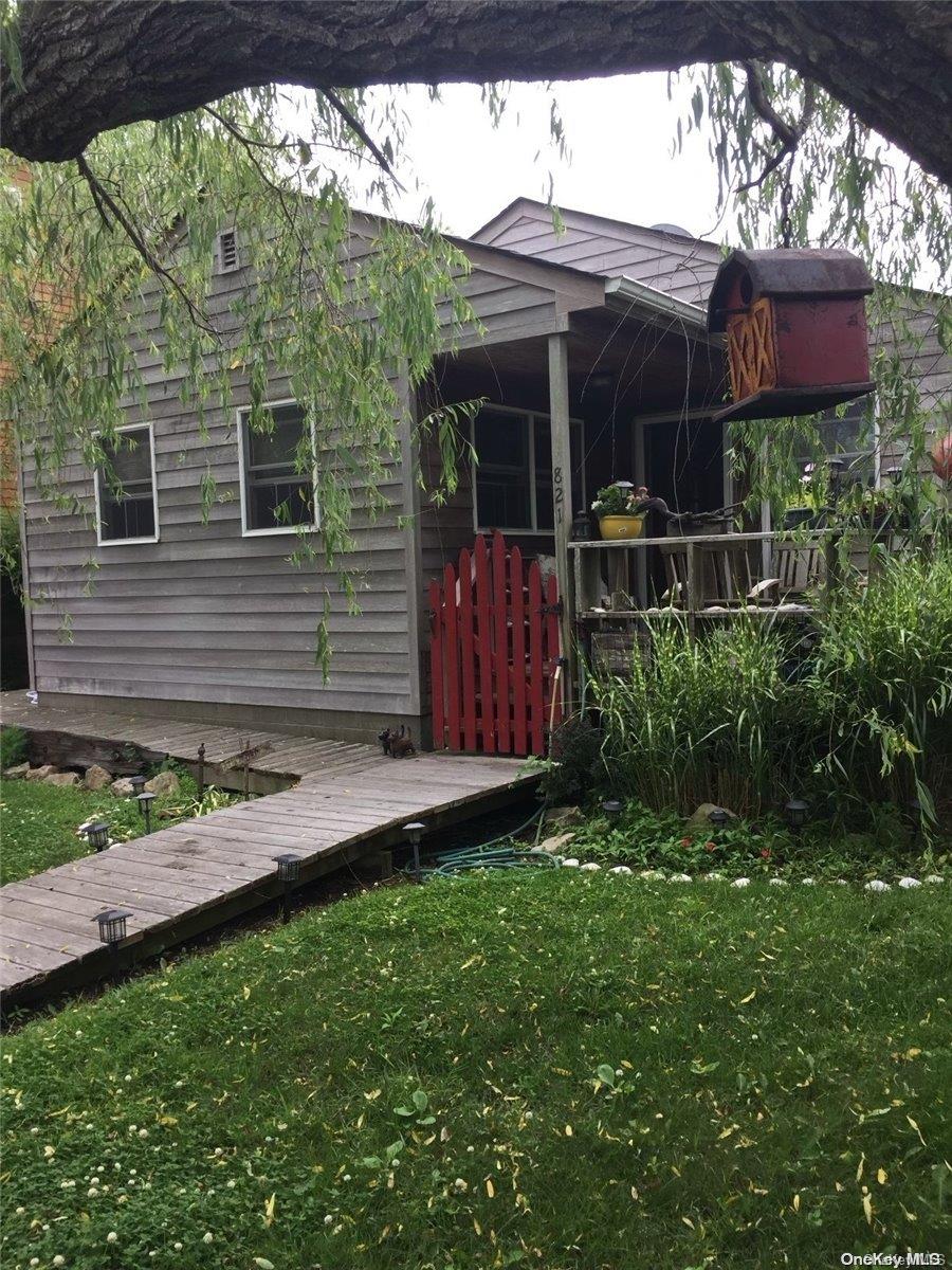 821 Evergreen Ave, East Moriches, NY 11940, USA property photo