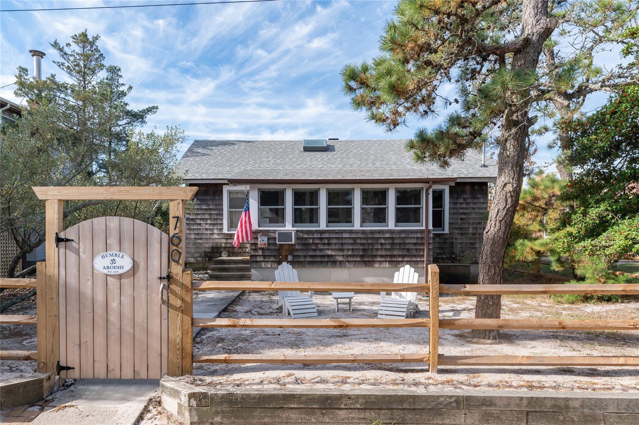 760 Surf Rd, Ocean Beach, NY 11770, USA property photo
