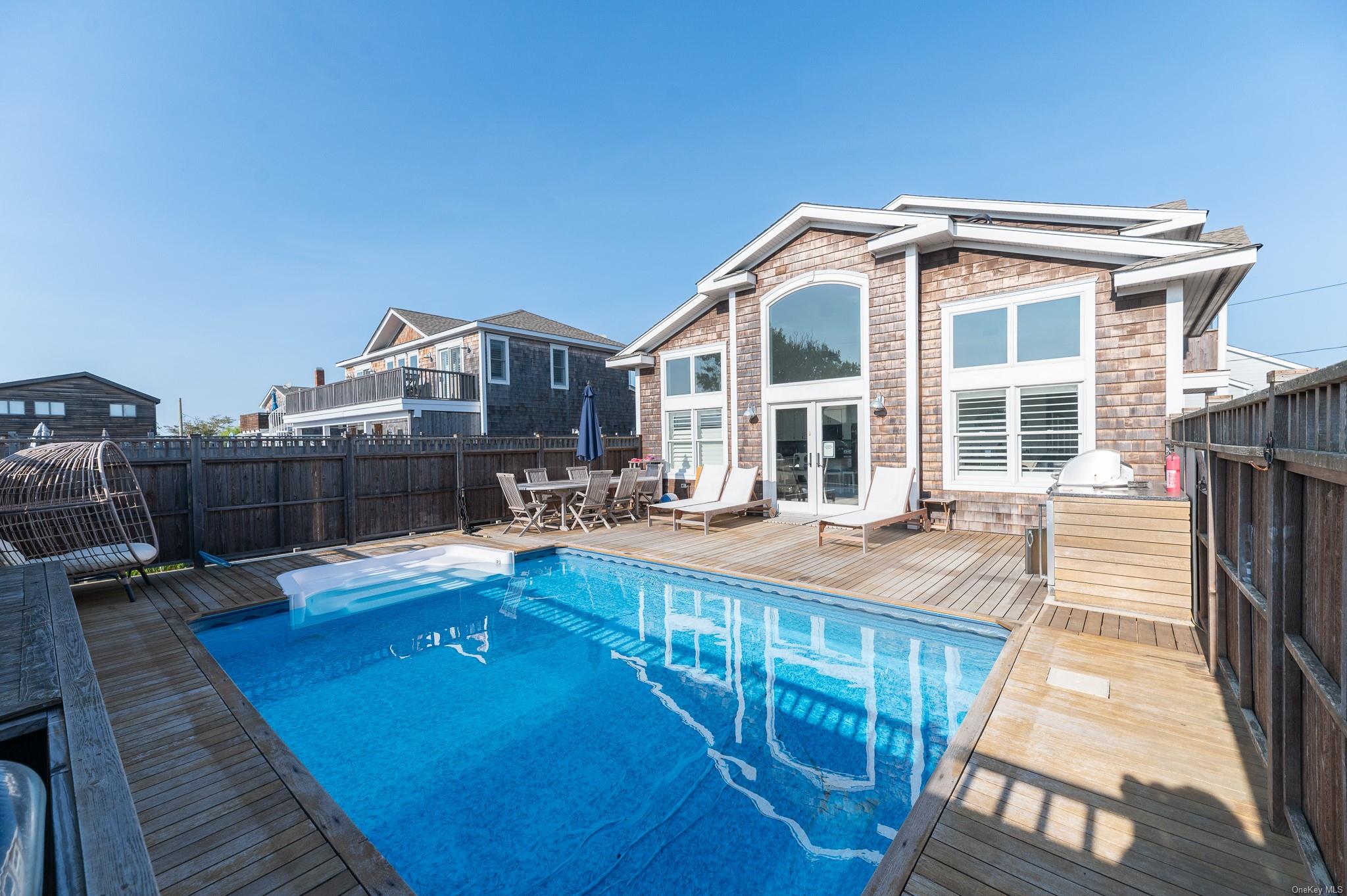 338 Surf Rd, Ocean Beach, NY 11770, USA property photo