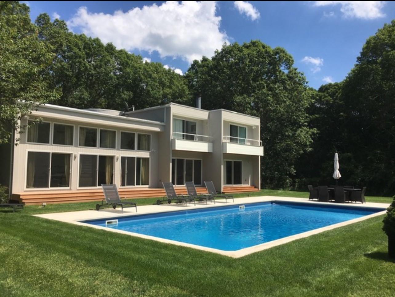 10 Fox Hollow Dr, East Quogue, NY 11942, USA property photo