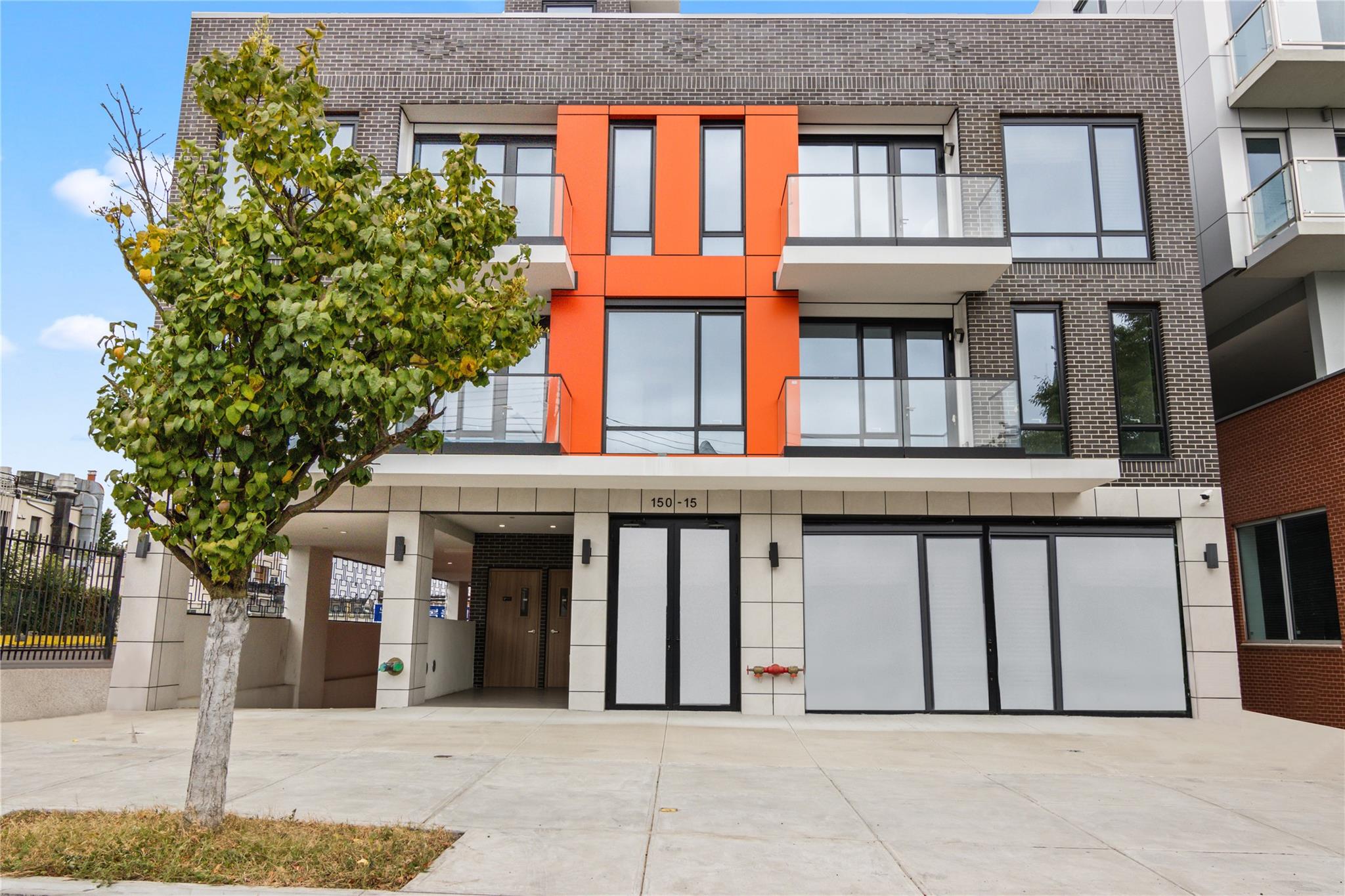 150-15 Barclay Ave, Flushing, NY 11355, USA property photo