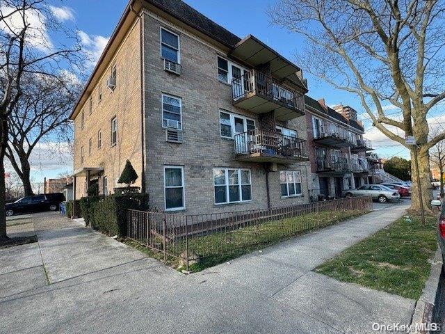 65-06 163rd St, Flushing, NY 11365, USA property photo