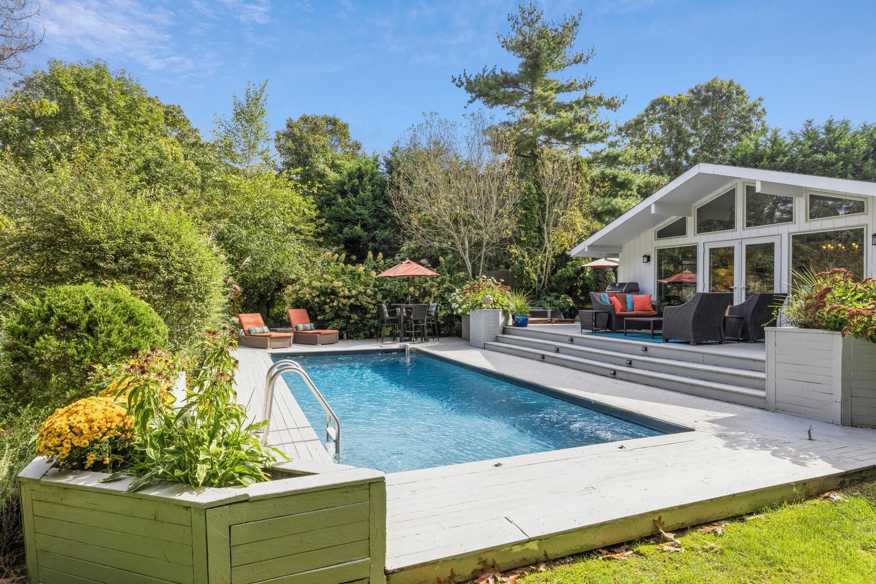 21 Hillover Rd E, Hampton Bays, NY 11946, USA property photo
