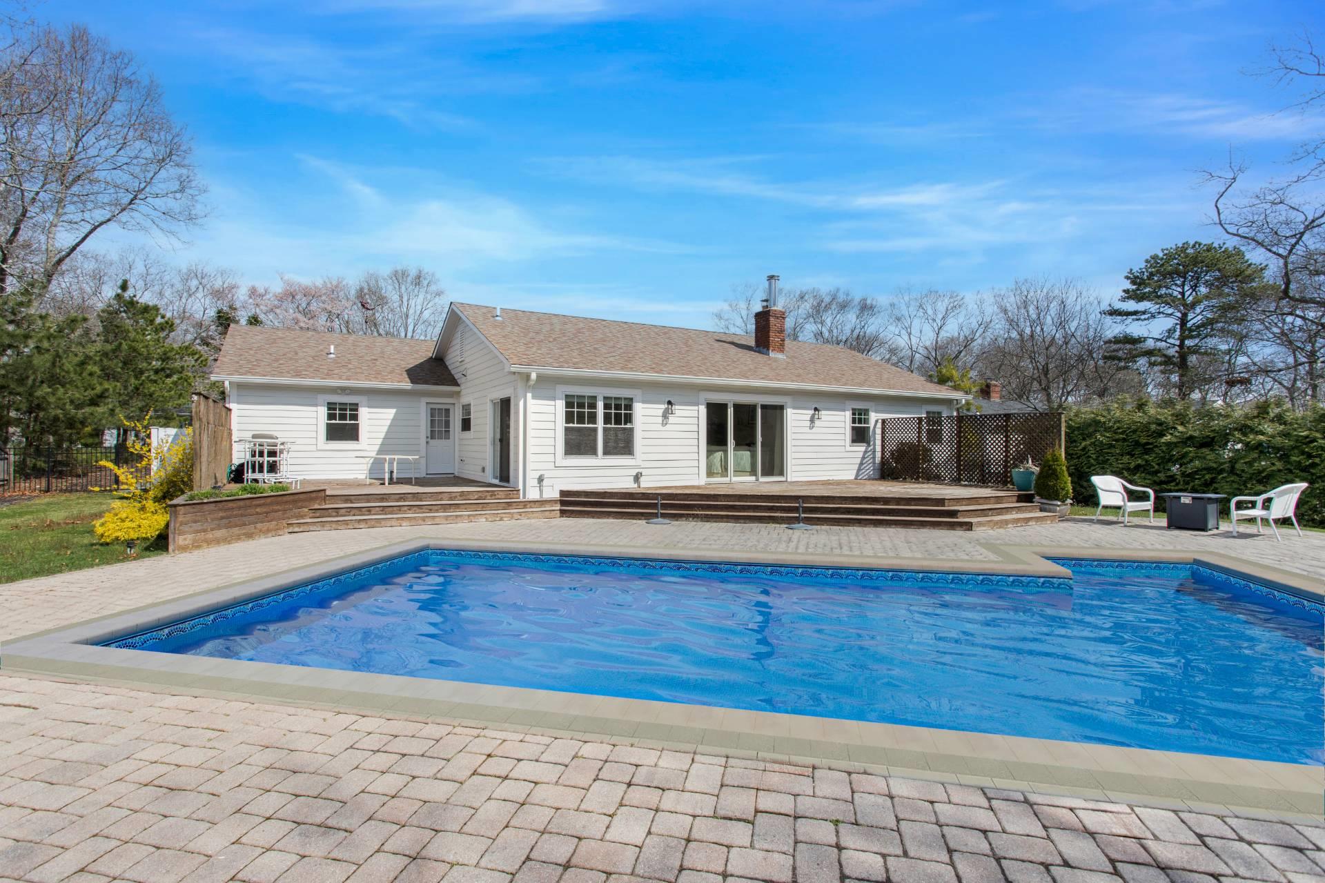 15 Birchwood Ln, East Quogue, NY 11942, USA property photo