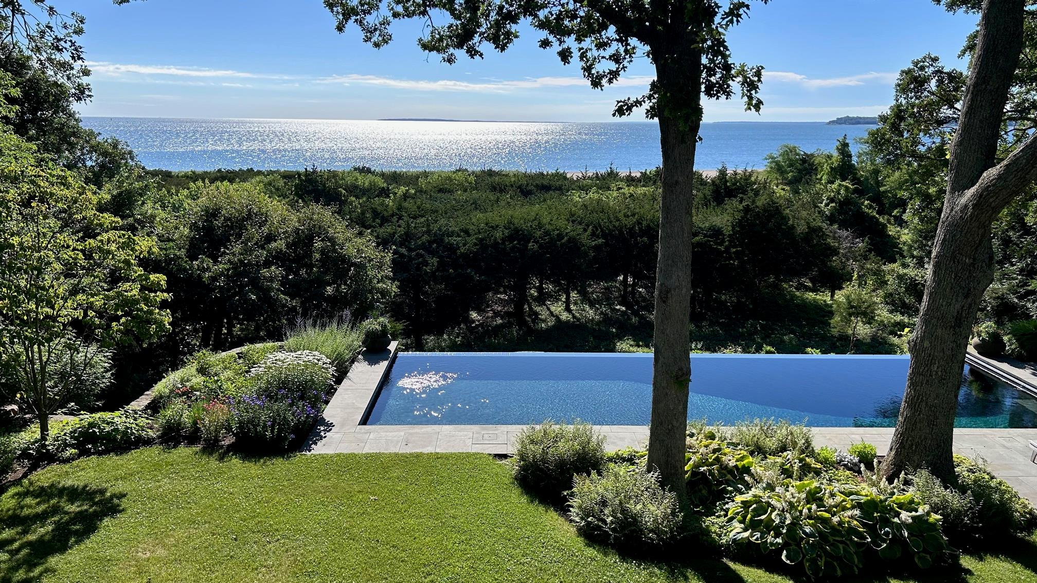28 Gardiners Bay Dr, Shelter Island Heights, NY 11965, USA property photo