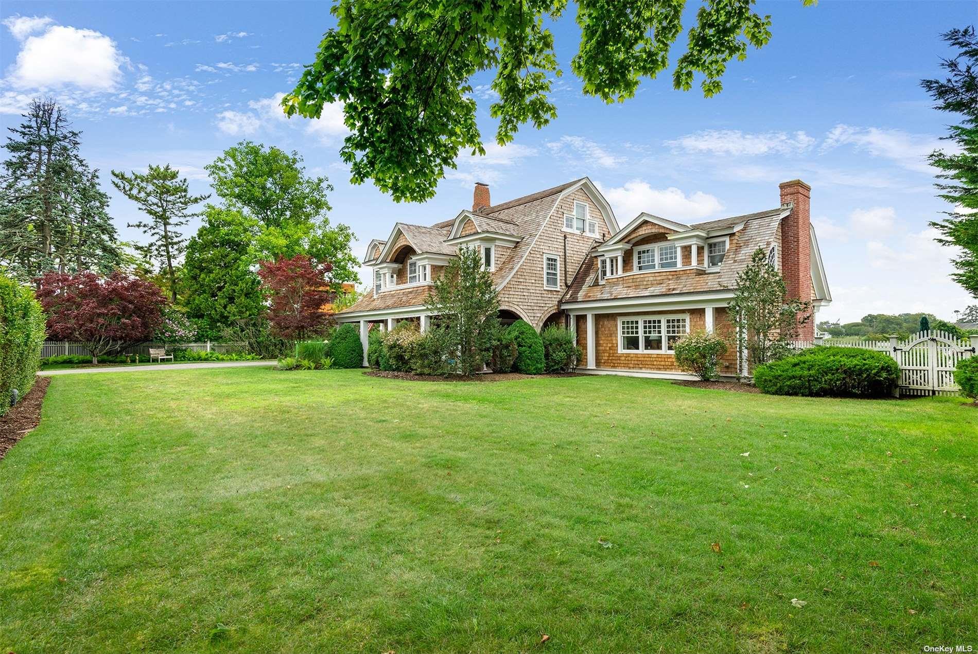 20 W Beach Dr, Southampton, NY 11968, USA property photo