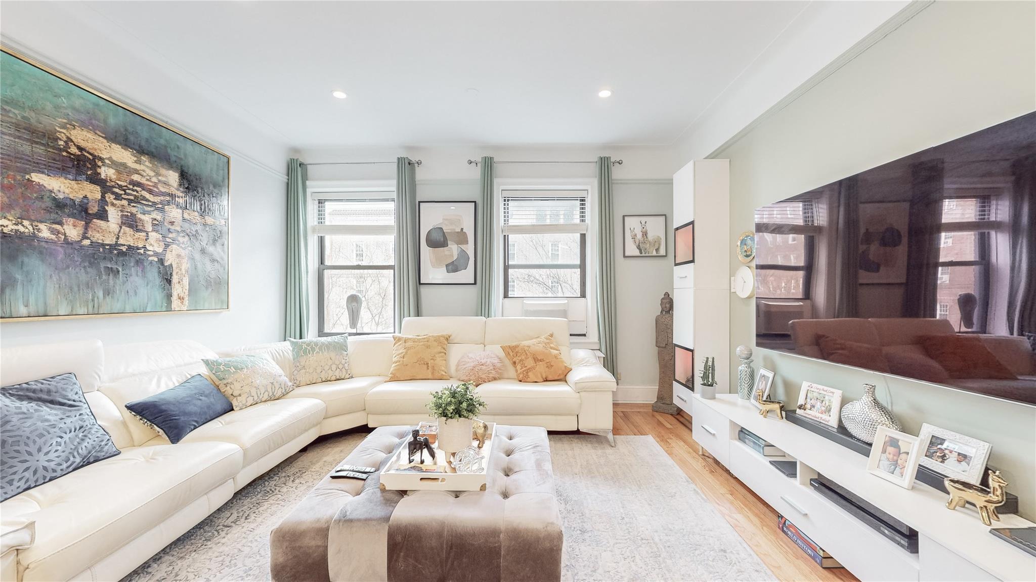8310 35th St, Long Island City, NY 11101, USA property photo