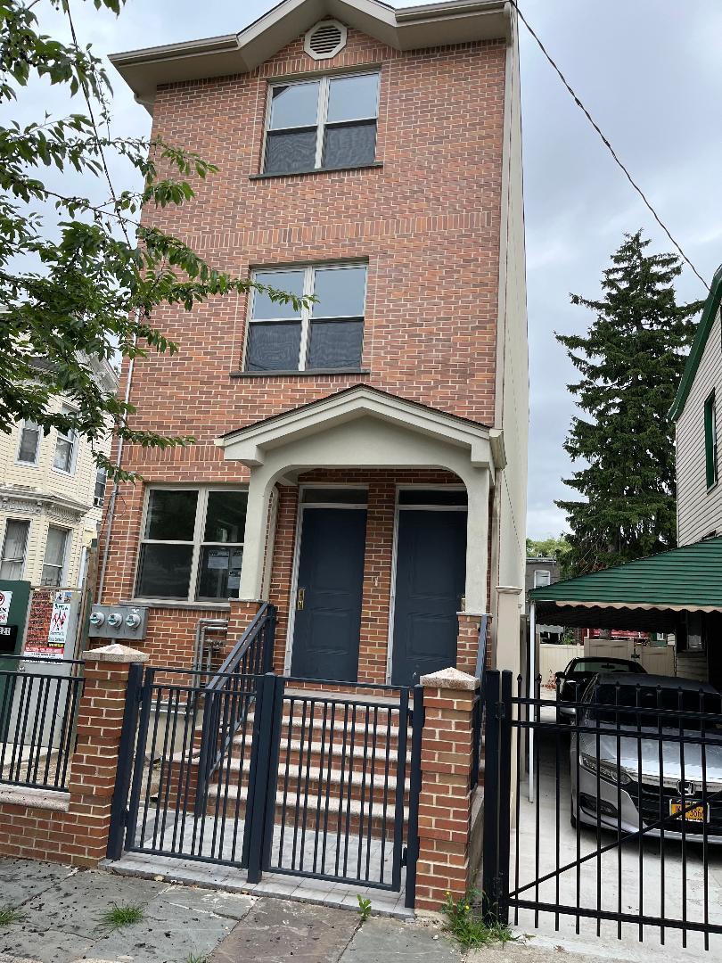221 Barbey St, Brooklyn, NY 11207, USA property photo