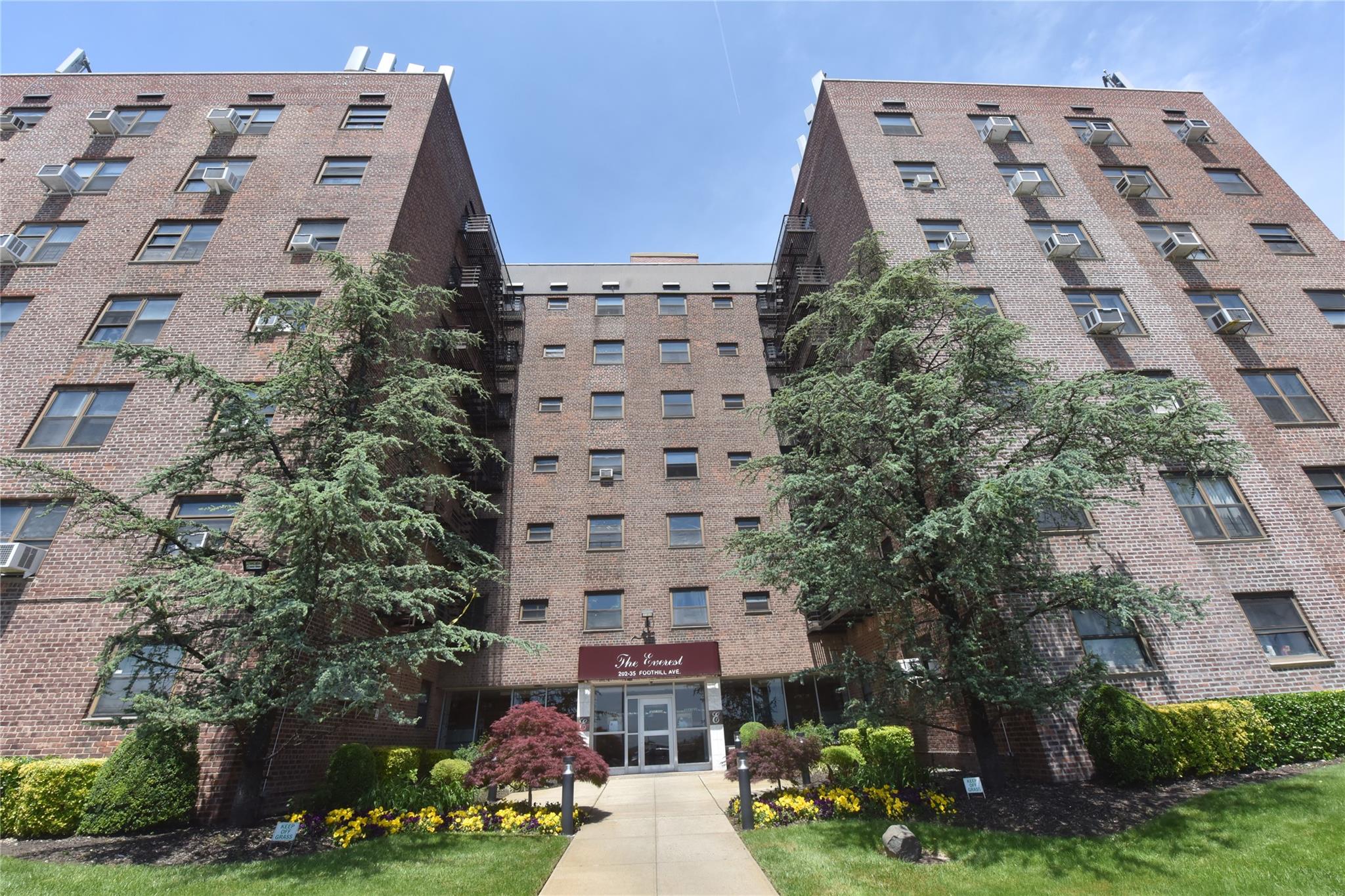 202-35 Foothill Ave, Hollis, NY 11423, USA property photo