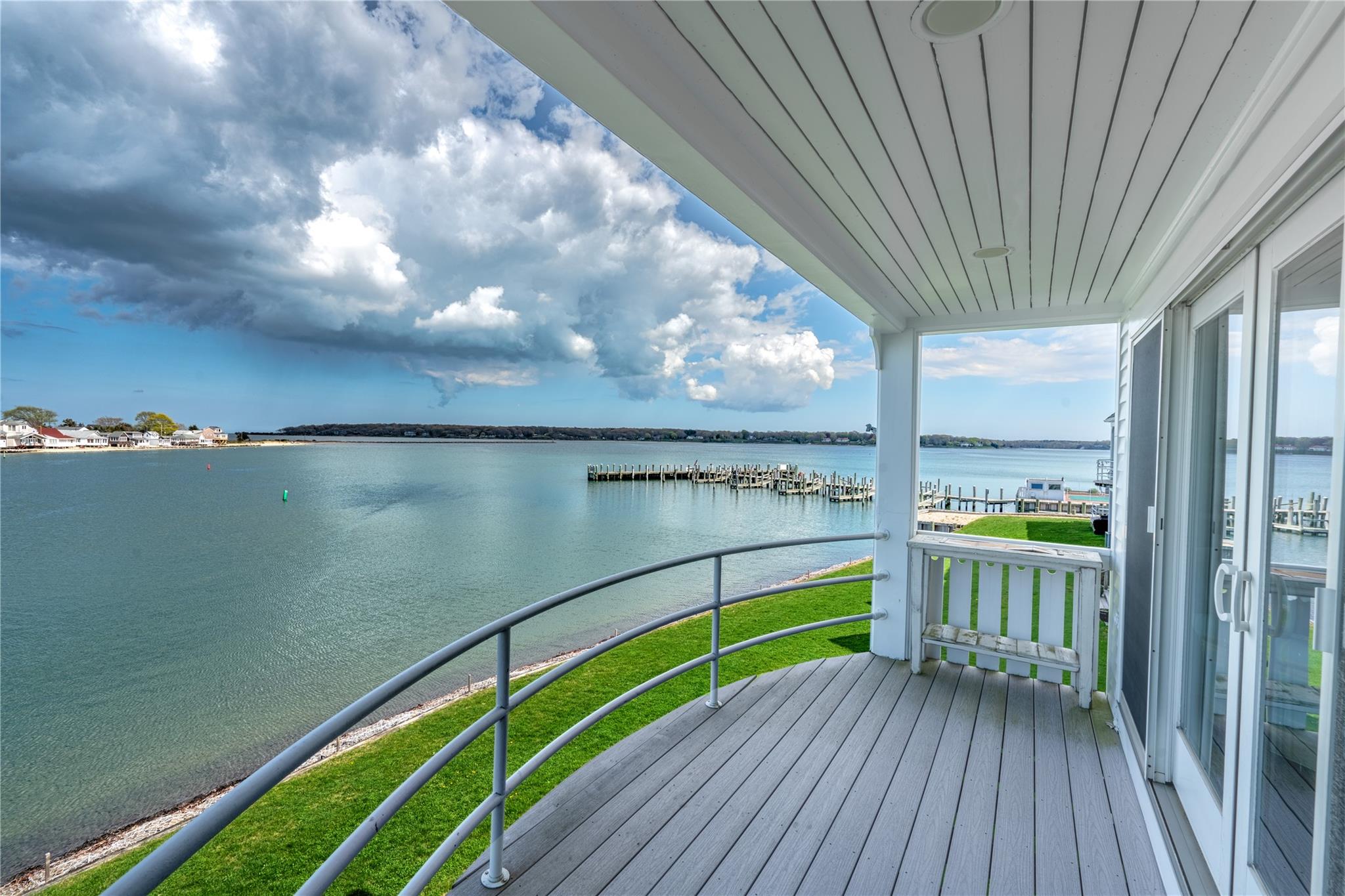 36 Stirling Cove, Greenport, NY 11944, USA property photo