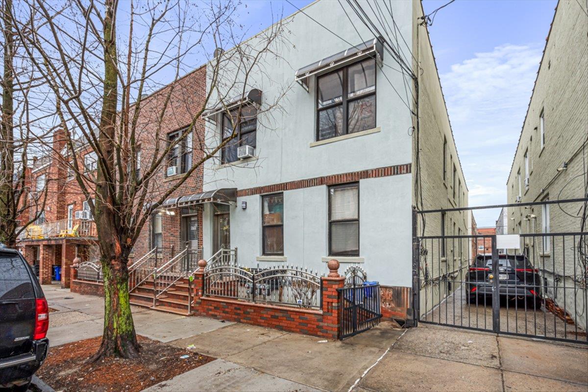 1715 St Peters Ave, Bronx, NY 10461, USA property photo