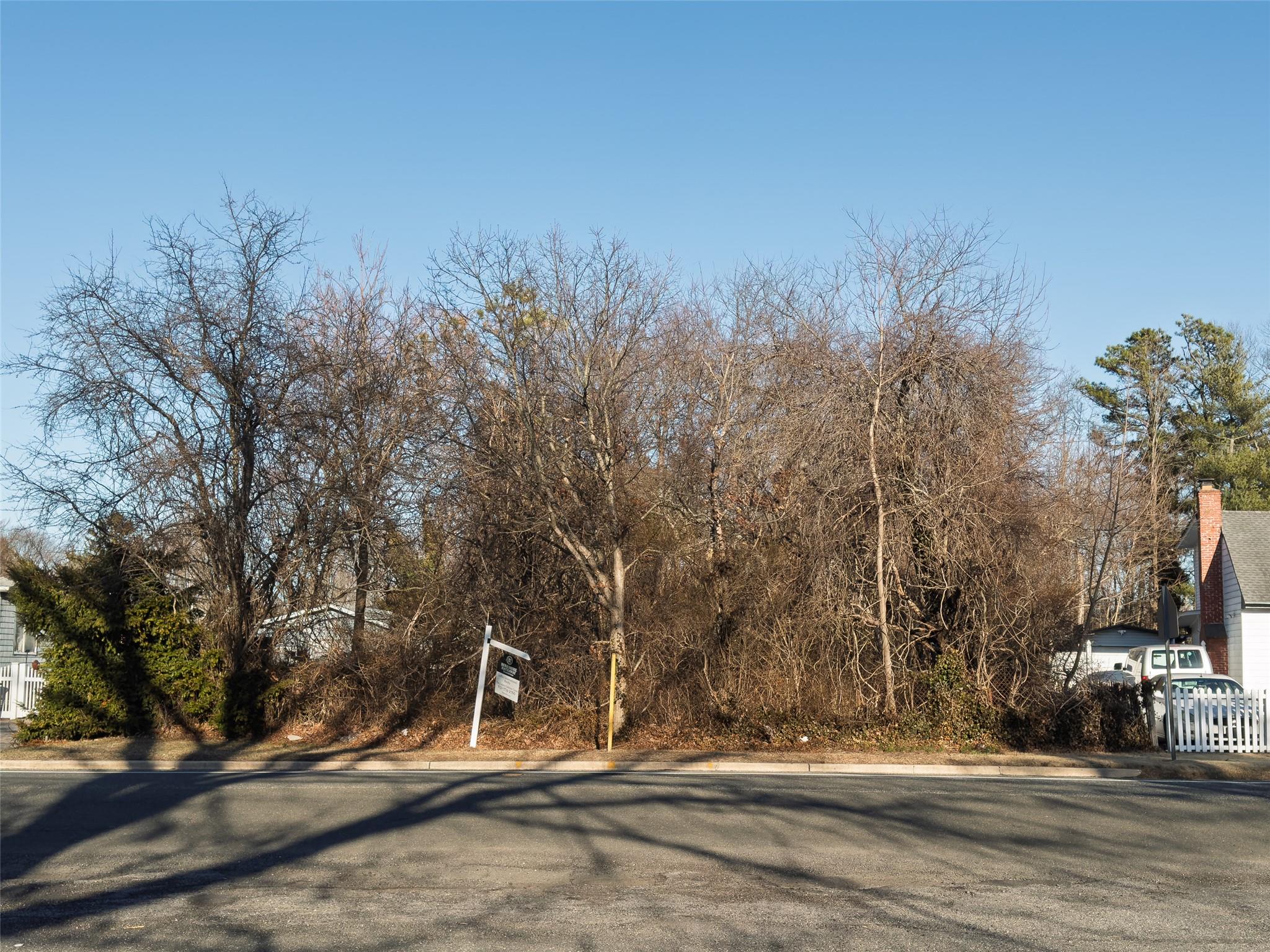 Howells Ln, Bay Shore, NY 11706, USA property photo