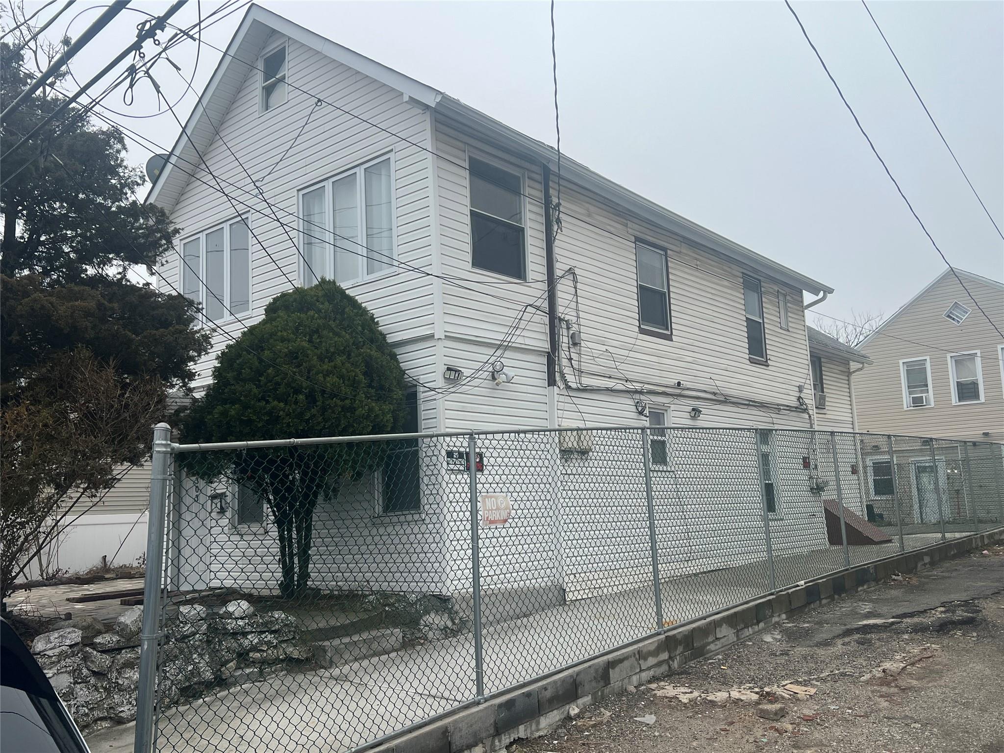 3-03 Beach 84th St, Far Rockaway, NY 11693, USA property photo