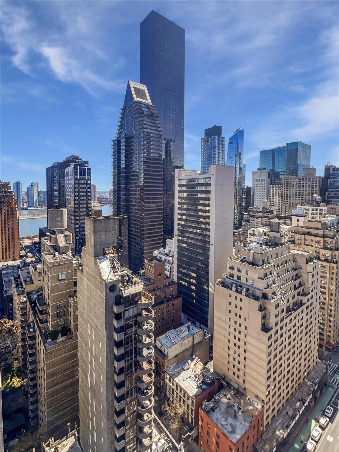 255 E 49th St, New York, NY 10017, USA property photo