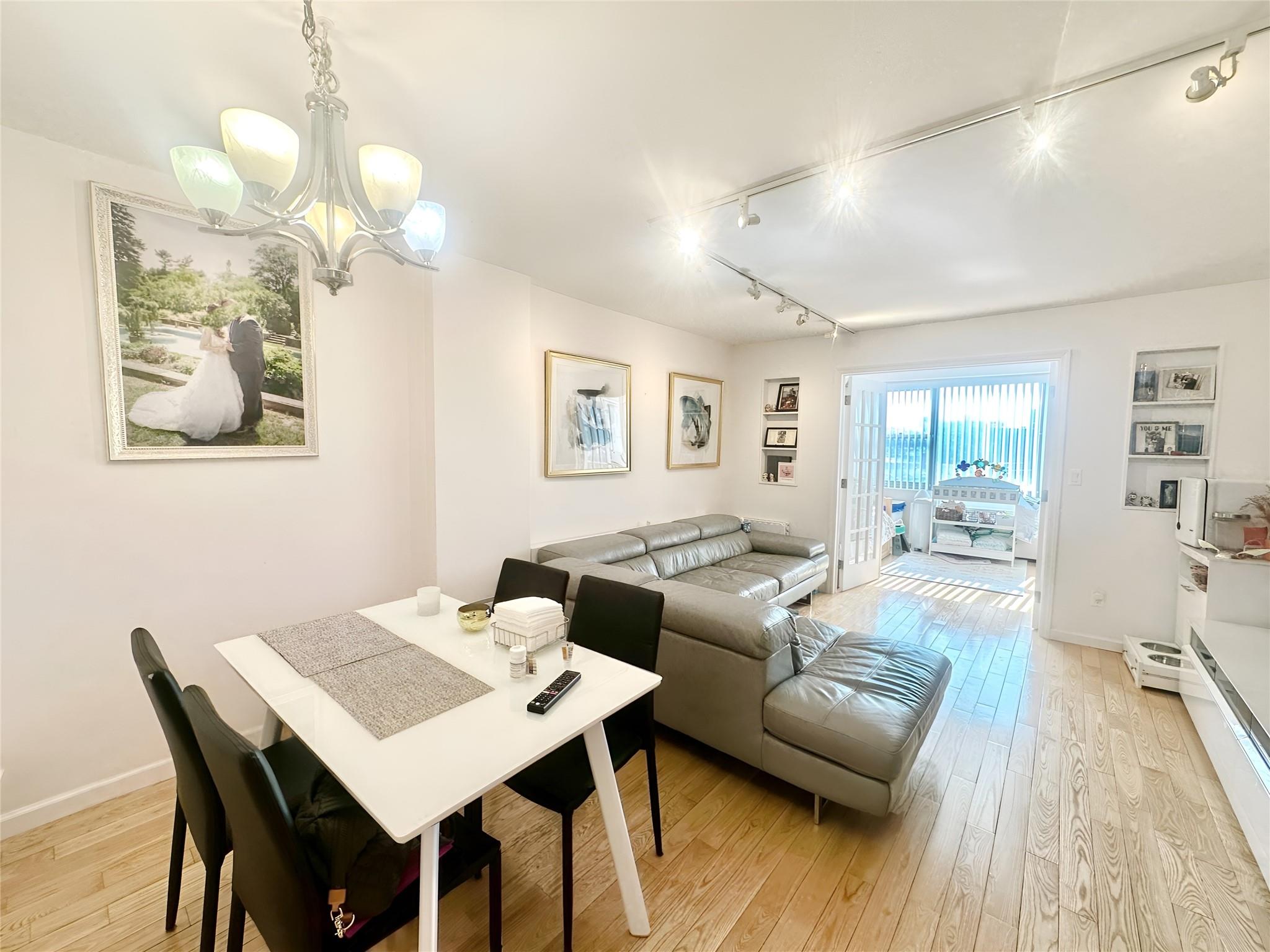 61-20 Grand Central Pkwy, Forest Hills, NY 11375, USA property photo