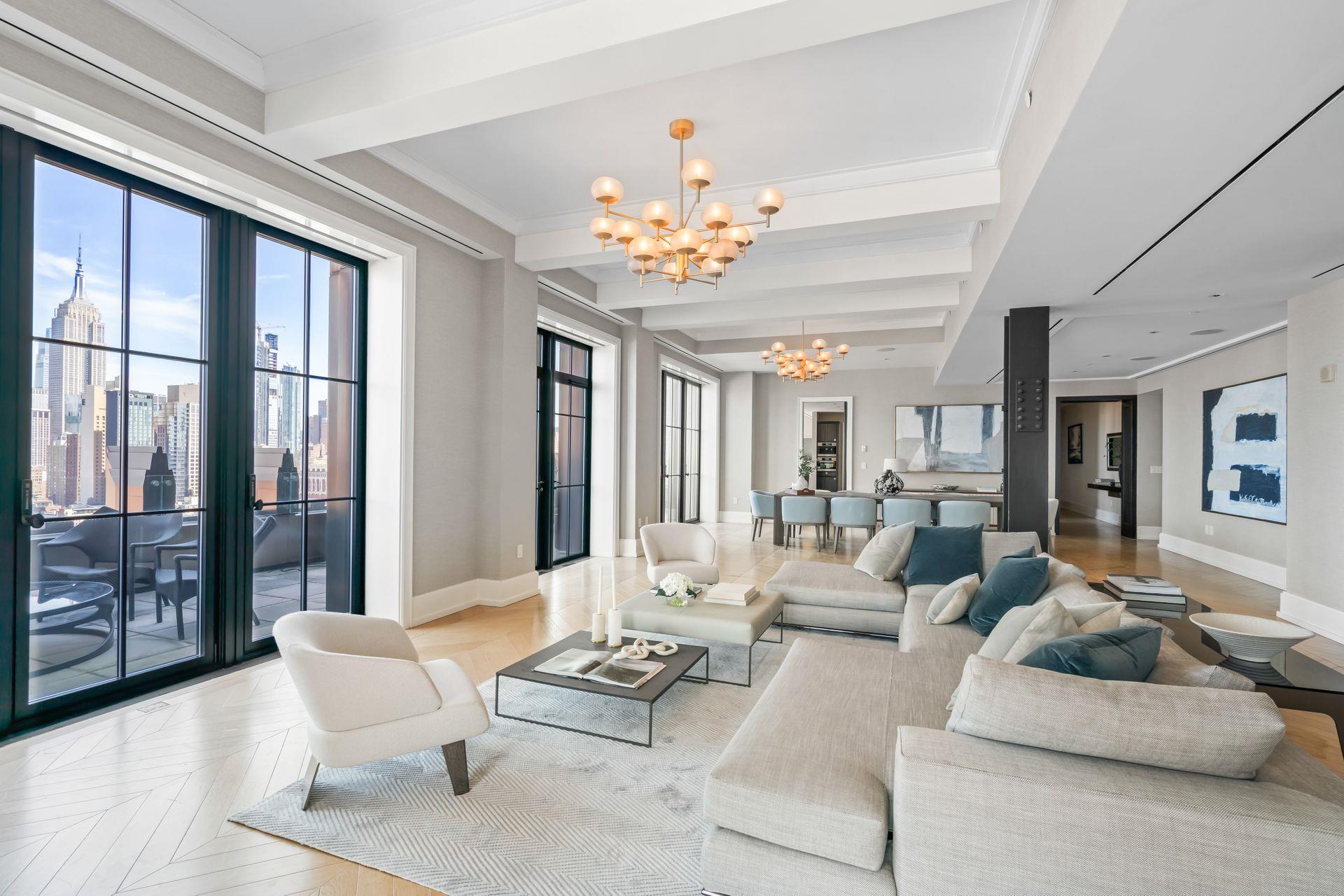 212 W 18th St, New York, NY 10011, USA property photo