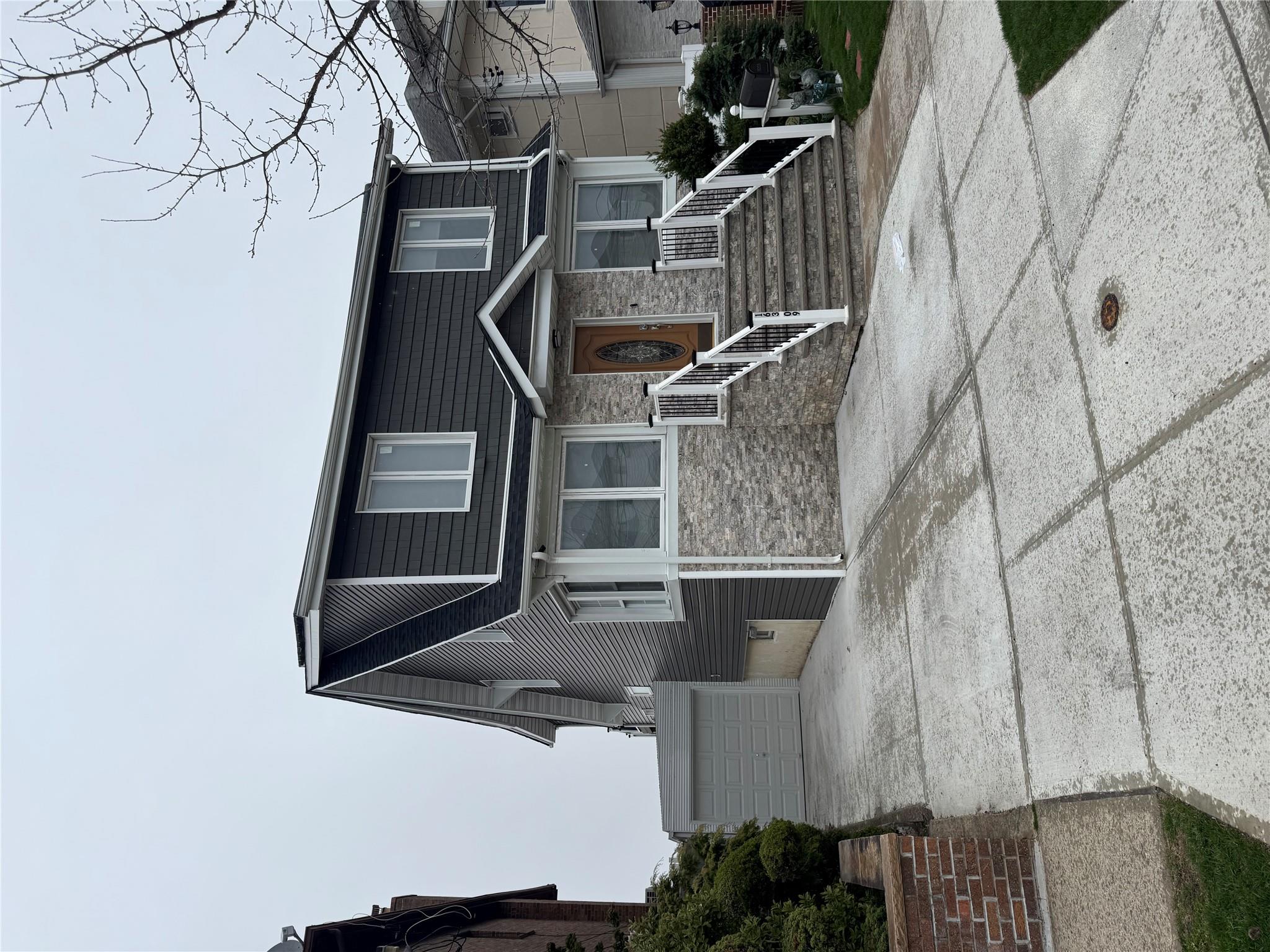 163-09 99th St, Howard Beach, NY 11414, USA property photo
