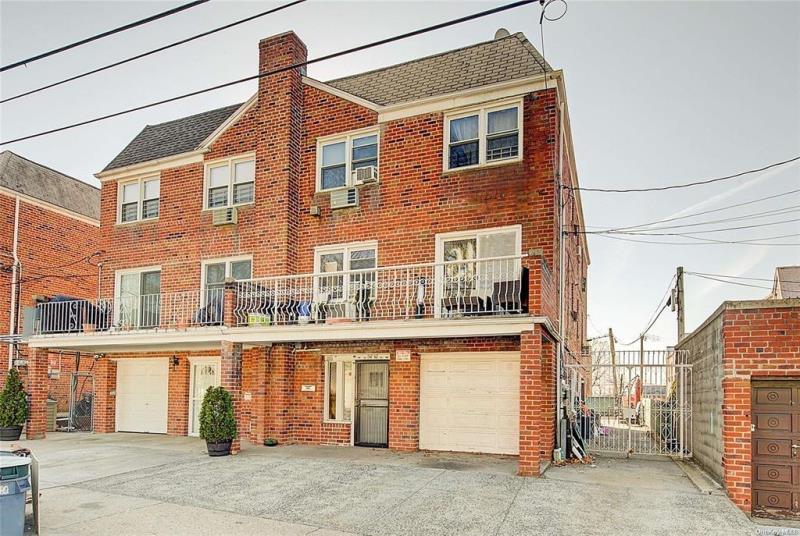 57-12 164th St, Flushing, NY 11365, USA property photo