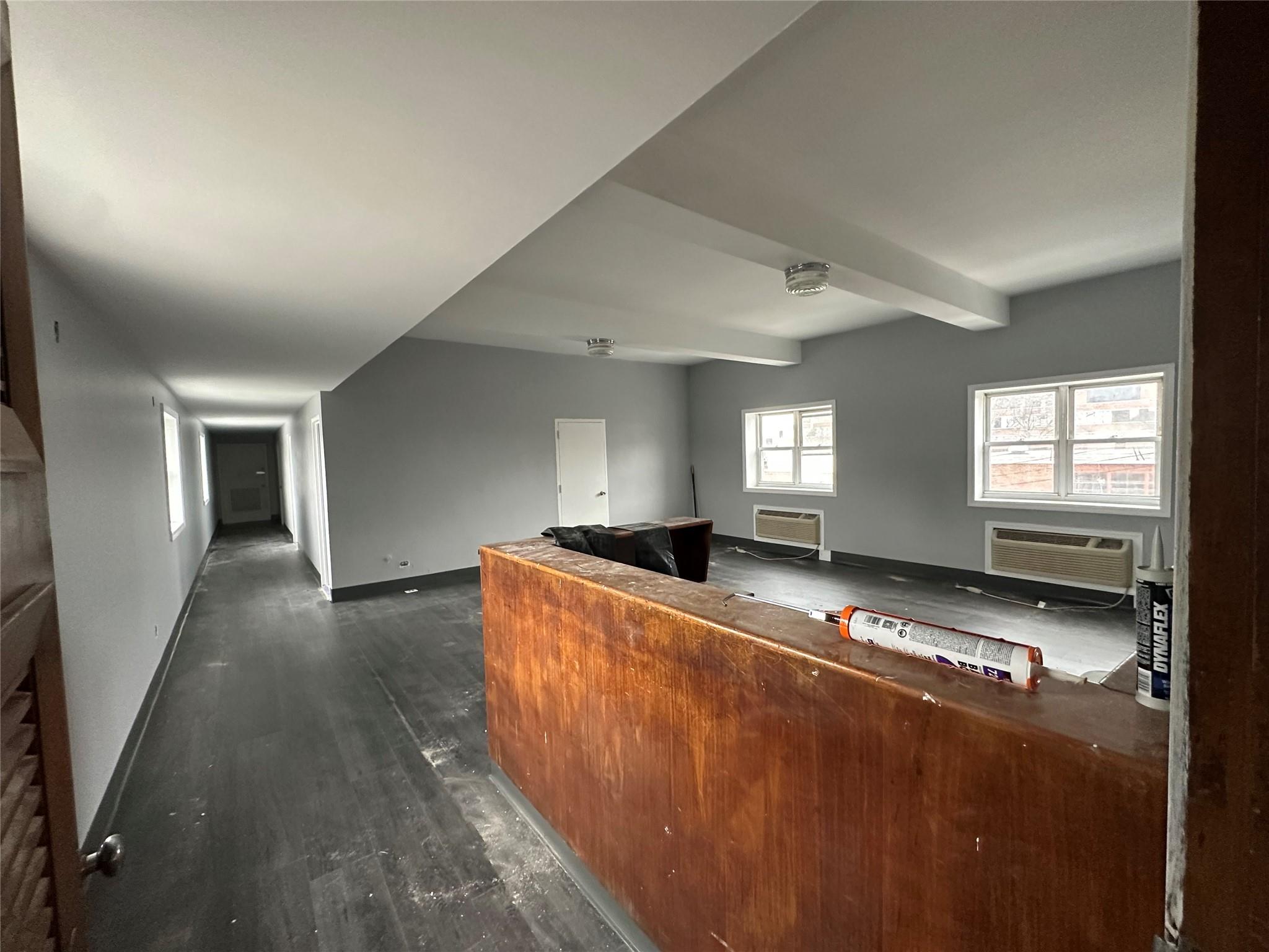 18-37 Steinway St, Long Island City, NY 11105, USA property photo
