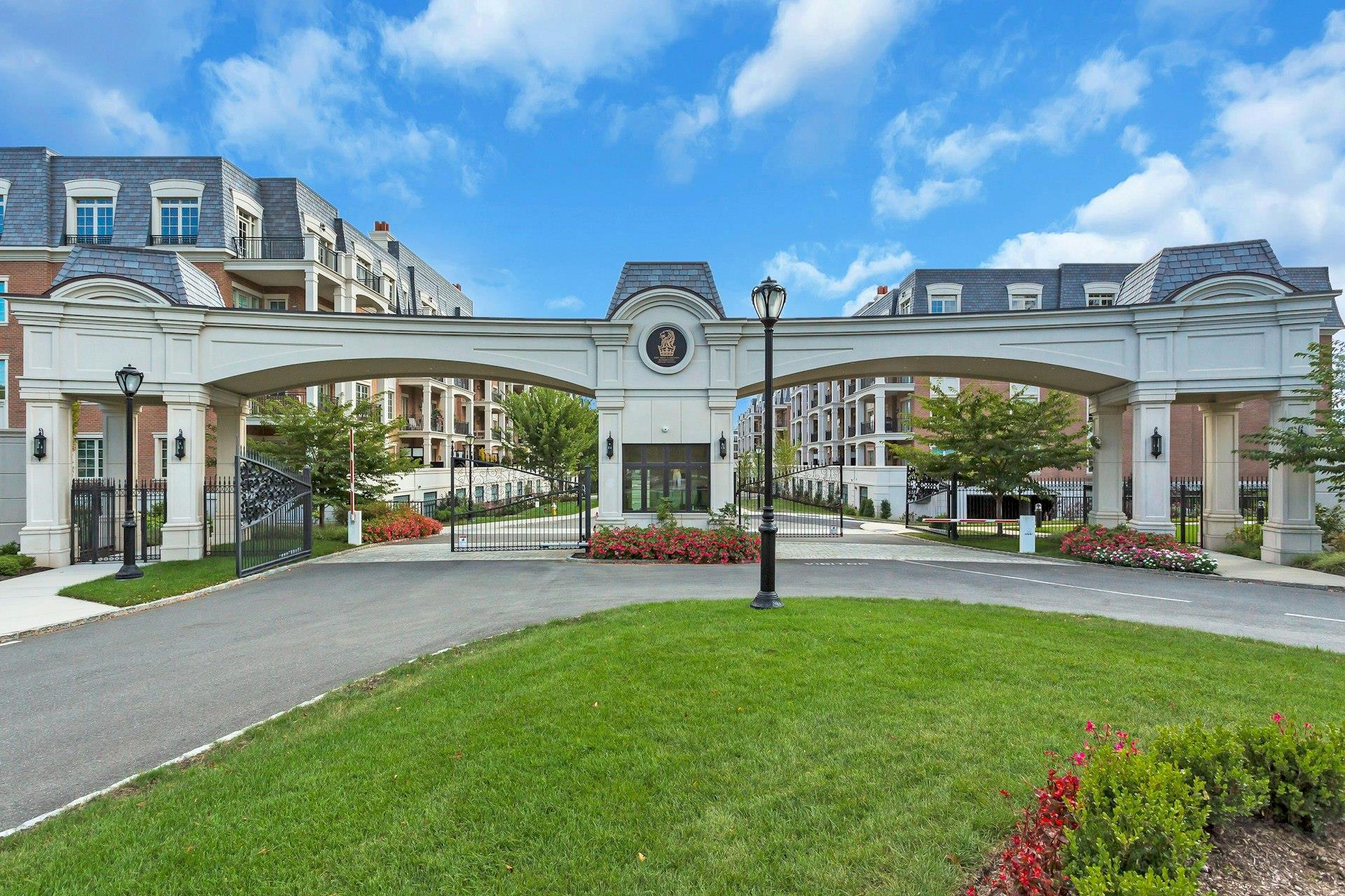 3000 Royal Ct, North Hills, NY 11040, USA property photo