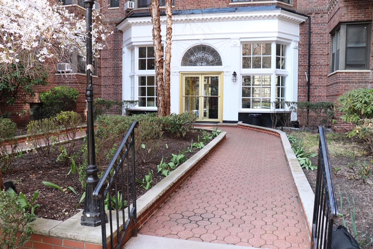 69-40 Yellowstone Boulevard Unit 207 Forest Hills, NY 11375 property photo