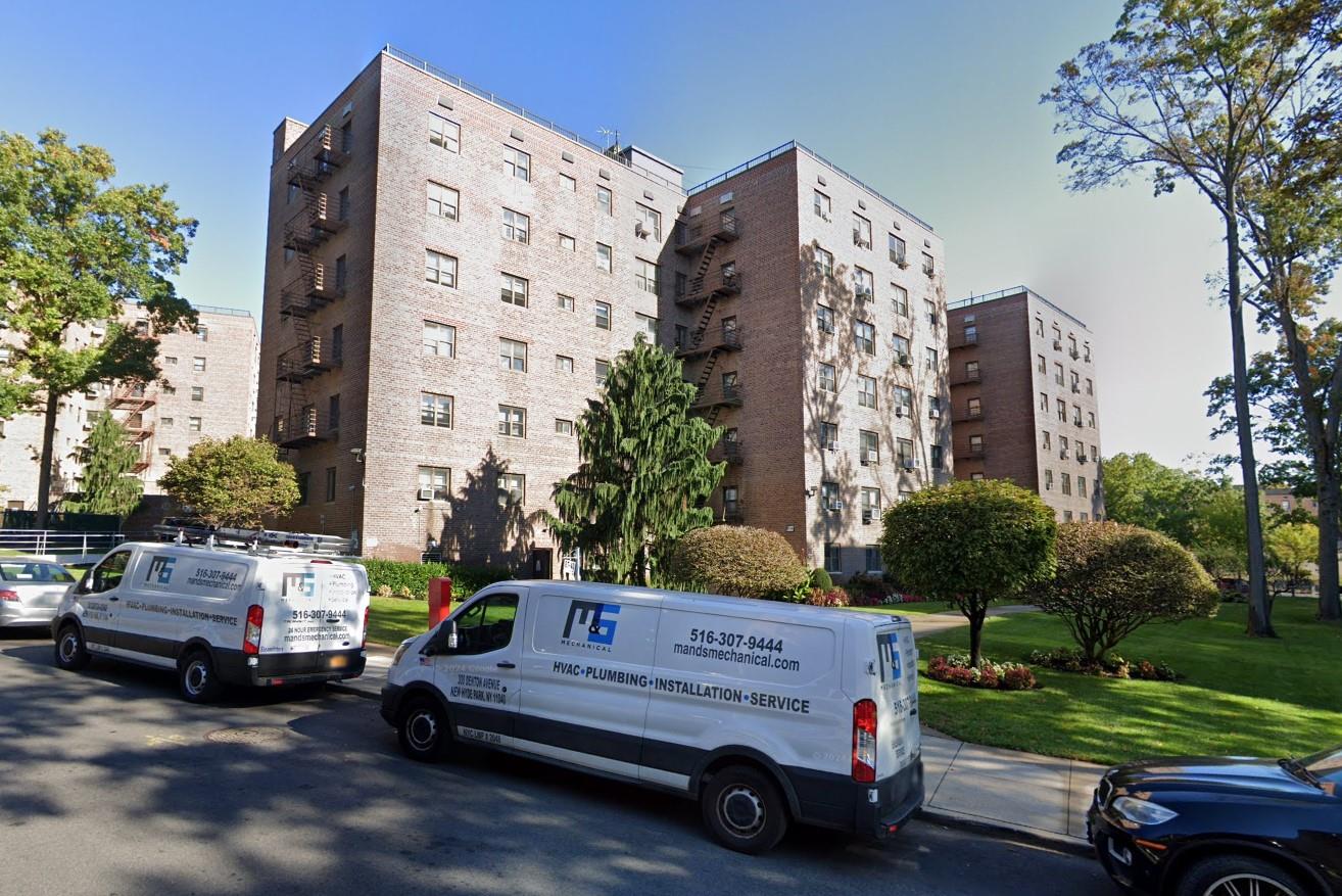 87-40 Francis Lewis Blvd, Queens, NY 11427, USA property photo