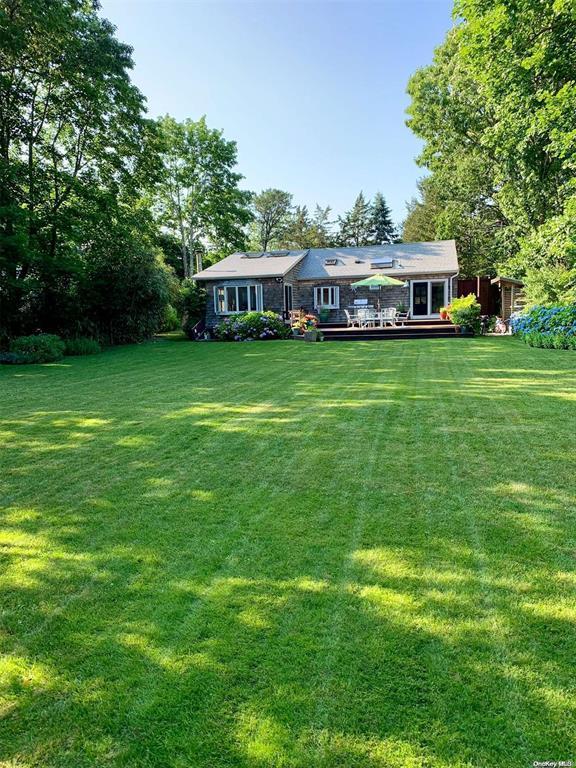 6 Lynn Ave, Hampton Bays, NY 11946, USA property photo