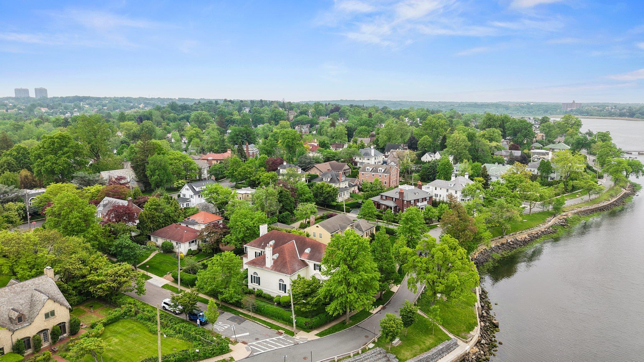 10-08 Shore Rd, Flushing, NY 11363, USA property photo