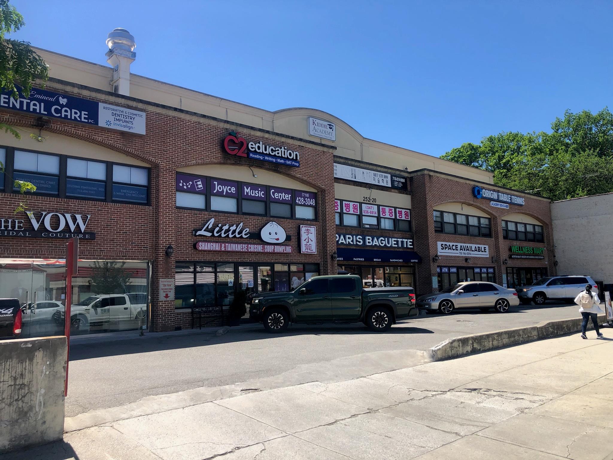 252-20 Northern Blvd, Little Neck, NY 11362, USA property photo