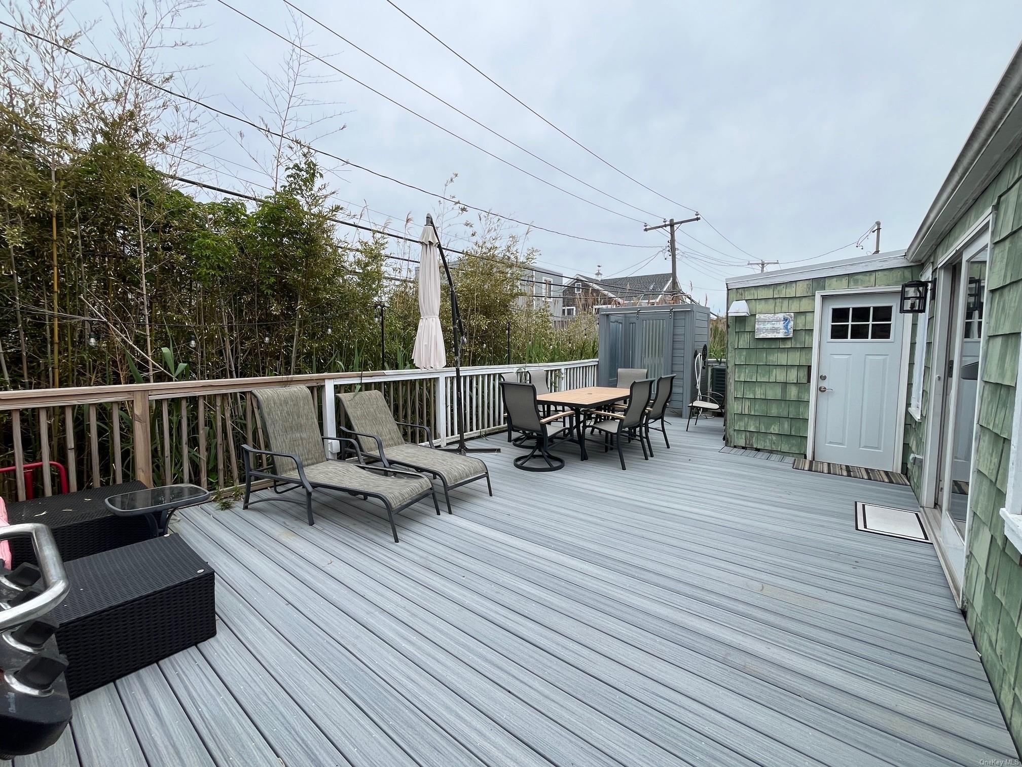 804 Evergreen Walk, Ocean Beach, NY 11770, USA property photo