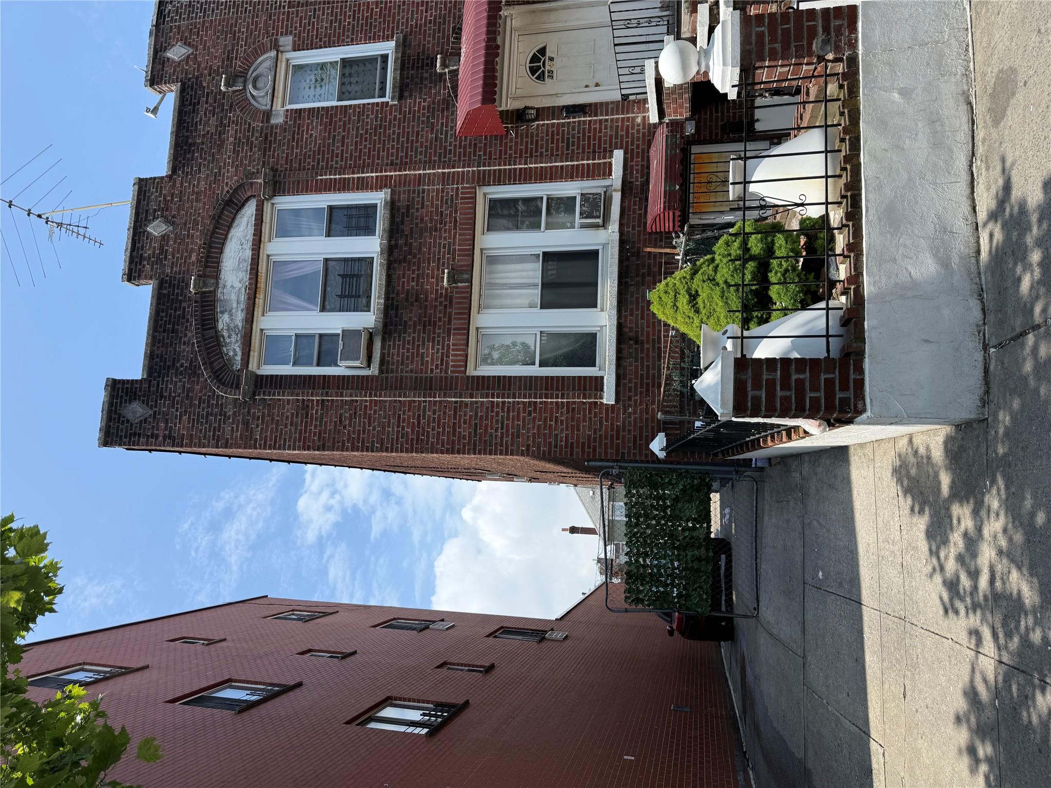 35-46 92nd St, Flushing, NY 11372, USA property photo